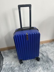 New： light weight 20 inch luggage for handcarry ； 最輕盈20 吋行李箱； 1.81kg only 55 x 35 x 22cm