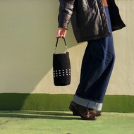 黑色丹寧布鉚釘中型斜背包 MEDIUM STUDDED DENIM BAG 側背包