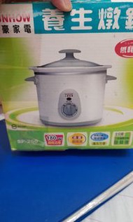放很久沒用全新上豪養生燉鍋。內鍋是陶瓷用來燉湯能把肉燉的細細綿綿營養不流失又低耗電。二公升容量適合小家庭或單人。770元。永和面交二手多少有痕跡介意勿擾