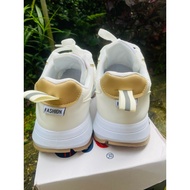 Woman  Kasut casual/sukan New Item [size 38]