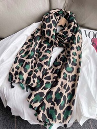 1條簡約豹紋印花圍巾,時尚女士絲質圍巾四邊配流蘇,可防曬、當披肩