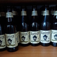 Botol beling antik bekas untuk hiasan kafe - kapiten Coffee Beer