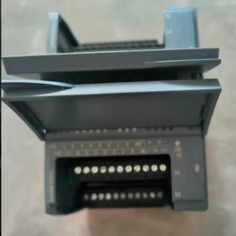 Genuine 6ES7221-1BF32-0XB0 6ES7307-1EA80-0AA0 6ES7321-1BL00-0AA0 PLC Module 8DI 5A Power Supply 32DI