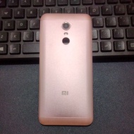 BACKDOOR/BACKCOVER REDMI 5+/REDMI 5 PLUS ROSE GOLD (1:1 metal material)