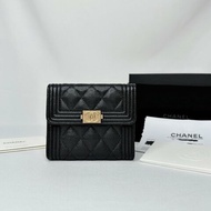 CHANEL 全新BOY荔枝牛短夾