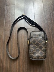 Celine  Triomphe男裝 老花斜孭袋