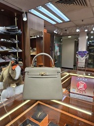 ✨門市現貨 無需預約✨Hermes Kelly 25 大象灰金扣
