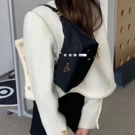 Prada hobo 降落傘布面腋下包
