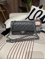 Chanel classic flap A69900 Grey 晶片有貼 Mini Flap 100%Authentic, 98%New 💎尖沙咀中港城門市 