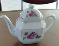 TEKO KERAMIK SEGI VINTAGE SPESIALIS LIONG 1972/TEKO KERAMIK CHINA/TEKO KERAMIK PUTIH BUNGA/CERET KER