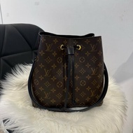 LV 老花水桶包 黑