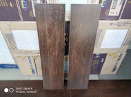 Granit motif kayu type walnut 15x60 KW Economy merk indogress
