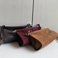 Top Alaia le click Suede Nubuck Leather Plain Weave Cowhide Curved Clip Bag Crossbody Shoulder Bag 2