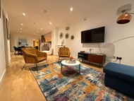 Shoreditch Huge Pad 90 SqM 2 Bedroom Spacious Living Room Sleeps Family of 5 (F1 43 PS)