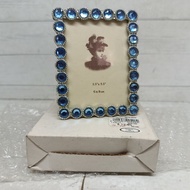 This gemerlap gem photo frame holds one Vertical photo measuring 2.5" x 3.5", Atau 6 x 9 cm