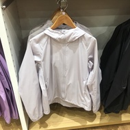 เสื้อโค้ทกันแดดมีฮู้ดของผู้หญิงเสื้อโค้ท445003สำหรับครอบครัวแท้ UNIQLO 2022ฤดูร้อนบางเฉียบพกพาได้