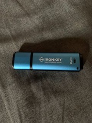 Kingston IronKey Vault Privacy 50 256GB USB Type C flash drive FIPS 197 認證和 XTS-AES 256 位元加密的 USB 隨身