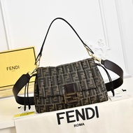 Fendi Baguette Pleated One-Shoulder Underarm Messenger Baguette Baguette