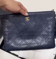 Chanel 菱格紋手拿包