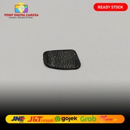 Nikon D5100 thumb Rubber