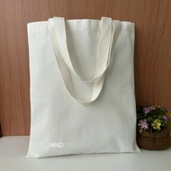 MND กระเป๋าผ้าดิบ ถุงผ้าดิบ ผ้าลายสองเนื้อหนา ขนาด12x14นิ้ว หูหิ้วคอตตอนสีออกขาว แข็งแรง ทนทาน รับน้