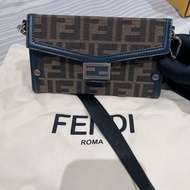 Fendi  mini soft trunk老花斜背包（近全新）