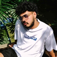 UNKL347 White T-Shirt Combed Material Simple LOCX Motif