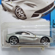 Diecast Hotwheels 1: FERRARI F12 BERLINETTA SILVER64