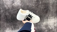 💥現貨💥 時尚百搭顯瘦增高經典水鑽方扣厚底休閒小白鞋 | Roger Vivier Strass Buckle Platform Casual Sneakers|