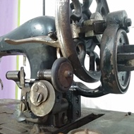 mesin jahit antik /vintage /kuno
