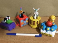 (整圖合售) 1999 樂一通 華納 玩具公仔車 達菲鴨 兔巴哥 翠迪鳥 傻大貓
