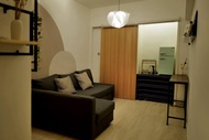 บ้านเดี่ยว 1 ห้องนอน 1 ห้องน้ำส่วนตัว ขนาด 32 ตร.ม. – มงก๊ก (Cozy Flat in Mk/Modern Minimalist w Art