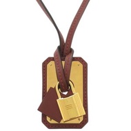 近全新愛馬仕 O'Kelly GM Swift Rouge H 紅色皮革吊墜項鍊，搭配金色五金和 Z 字印記（2021 年款）1564 [二手]