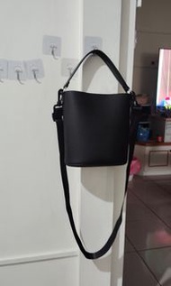 Uniqlo水桶包黑色