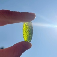 Moldavite แท้ | ตัวอย่าง Moldavite ดิบTektiteMoldavite ธรรมชาติ (สาธารณรัฐเชก)