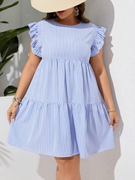SHEIN CURVE+ 夏日假期的加大尺碼藍白條紋印花荷葉邊遮陽裙，配有花邊條紋裝飾