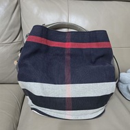 Burberry London 藍白格仔水桶包