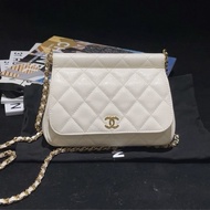 Chanel 22 Vanity Bag 白色貝殼包，荔枝紋牛皮，有塵袋