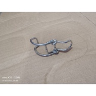 Air cleaner cap lock