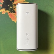 ZTE MC8020 5G CPE AX5400 WiFi 6  三頻無線路由器(跟代用火牛)