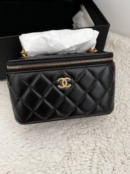 (原價)Brand new Chanel black vanity with pearl chain 長盒子