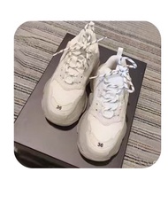 白色波鞋