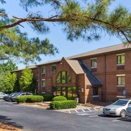 โรงแรม Suburban Studios Cary - RDU Airport - แครี