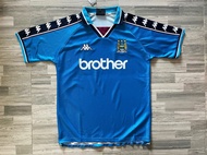 เสื้อสโมสรฟุตบอล แมนเชสเตอร์ซิตี ย้อนยุค 1998/98 ชุดเหย้า AAA ( Manchester City Football Club) 1998/99