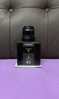 剛剛四月買 完美無瑕 全套有盒 香港行貨 有保養 2027-4 Olympus  OM 45 45mm F1.8 M43 Panasonic Mount 有原裝遮光罩