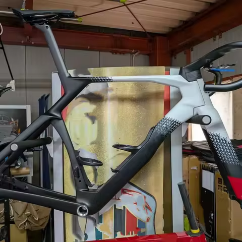 2026 Ultra-light Carbon Fiber Road Frame Disc Brake Road Bike Frame And Gull-wing handlebar Compatib