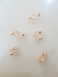 anting emas kadar 375/ 8 karat. desi