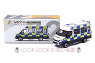 全新未拆 Tiny 微影 # 72 歐霸 IVECO Daily 香港 警察 交通部 警車 (AM8526)