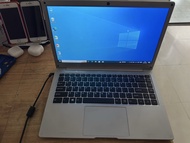銀色手提電腦 Windows 10 Intel Inside