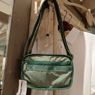日本 LeSportsac 軍綠色尼龍布 RAINI CROSSBODY 斜咩 腰包